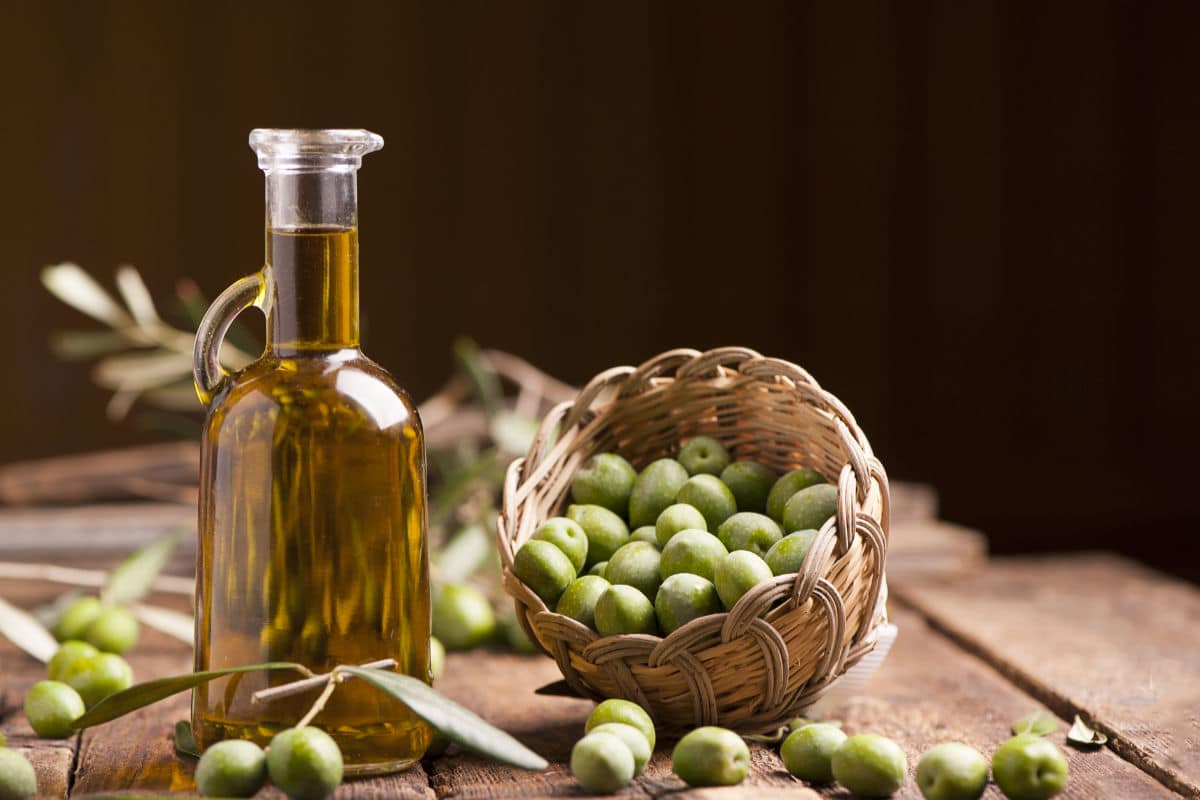 Fügen Sie Ihrem Morgenkaffee einen Teelöffel hinzu. Es verbessert die Konzentration, beschleunigt den Stoffwechsel und normalisiert den Blutzuckerspiegel.