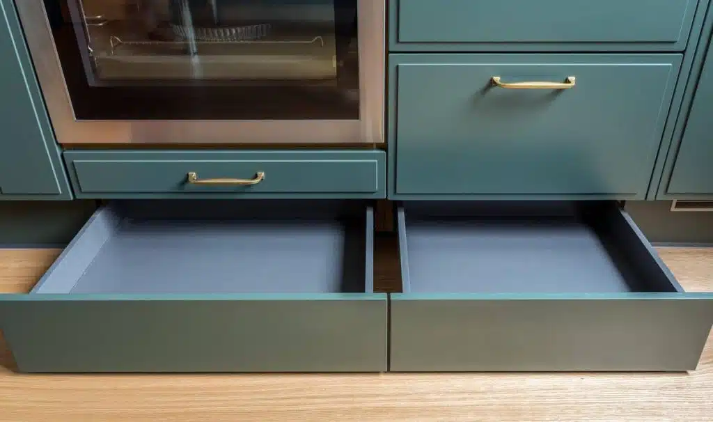 Jahrelang wurde es für einen anderen Zweck genutzt: Wozu dient eine ausziehbare Schublade unter dem Backofen eigentlich?